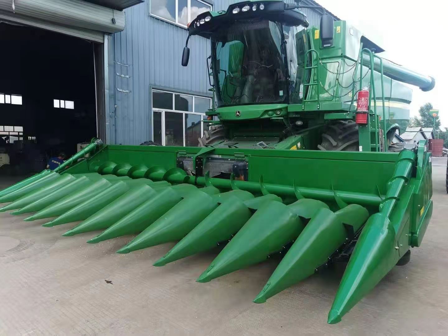 202012101607566613777389 4YGWB型玉米割台